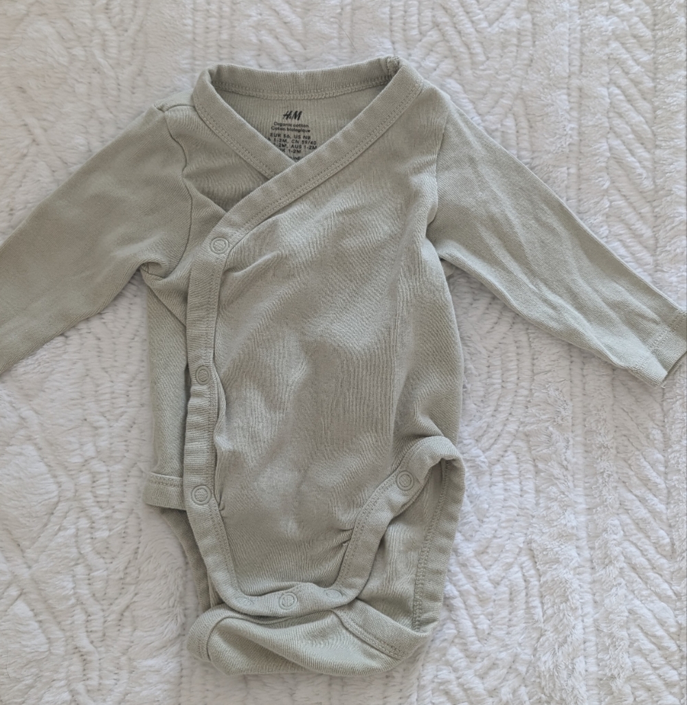Baby Bundle Of 6 size 0-3 Months H&M Long Sleeve Baby Onesie